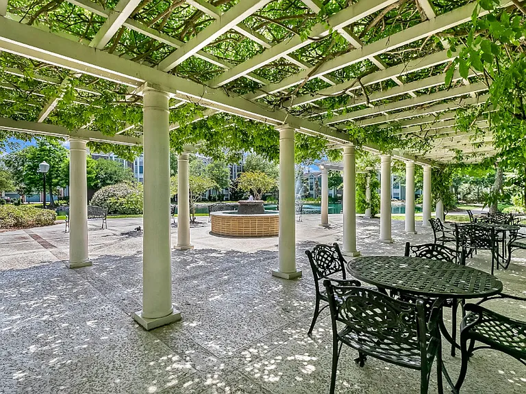 Lakes of Chateau Estates North — Photo 26