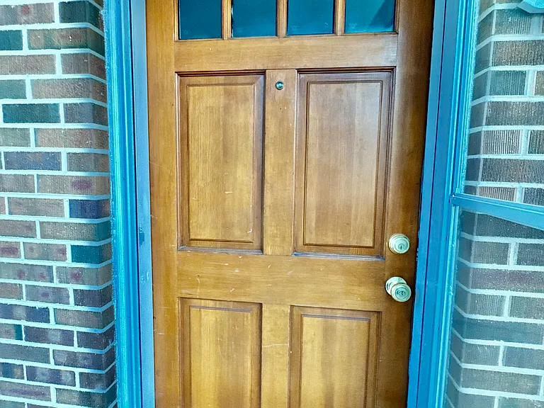 Aurora Ave — Photo 2