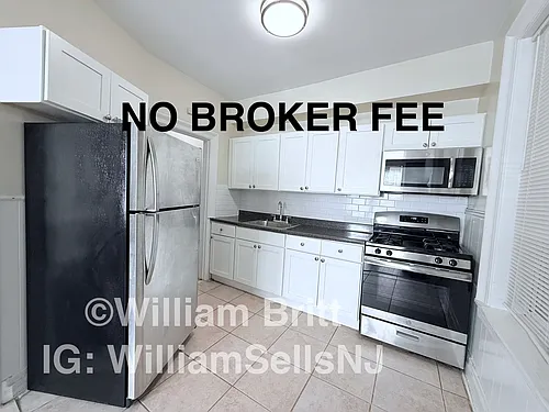165 W 48th St Photo 1