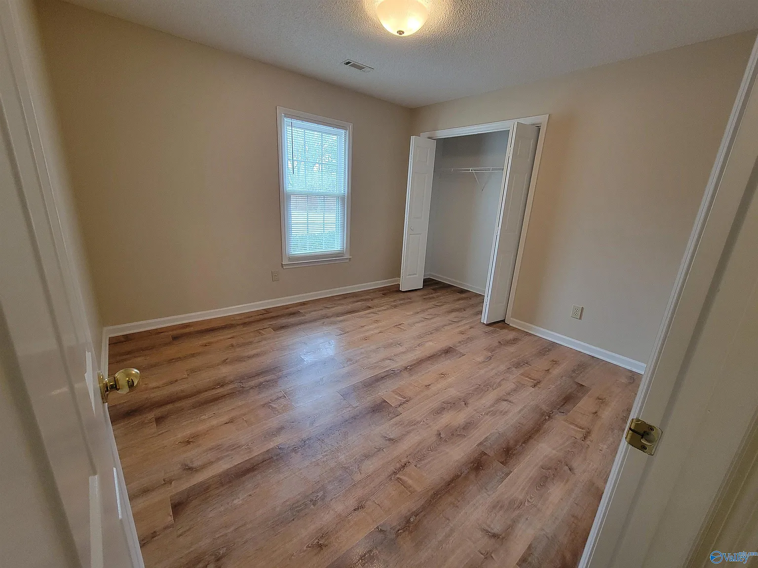 3 bed, 2.0 bath, 1982 sqft, $2,000 — Photo 4