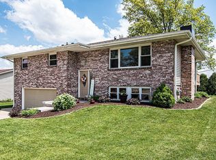 960 Valentine Dr, Dubuque, IA 52003