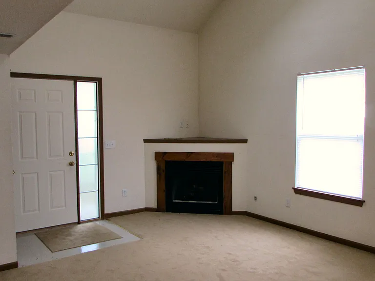 1608-1634 Hershey Ct — Photo 10