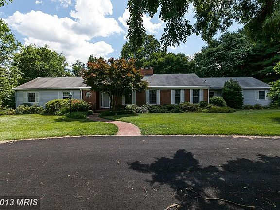 3rd image of 1641 Isabella Ct