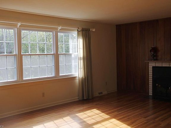 4th image of 210 Willow Ln
