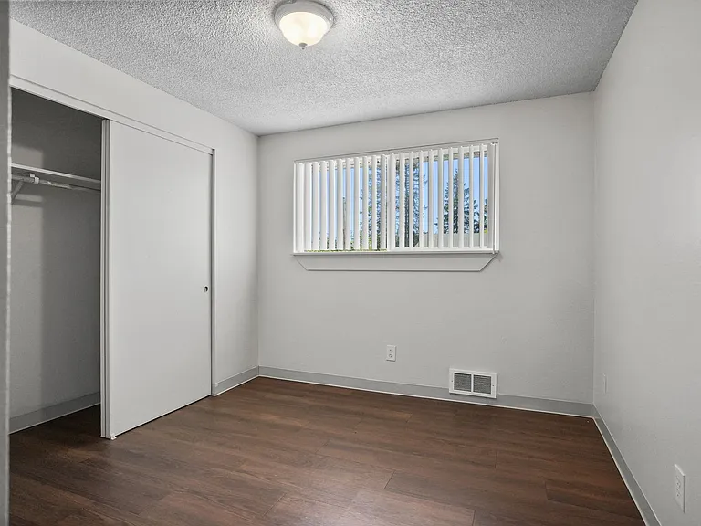 484-Parkway Apartments — Photo 11