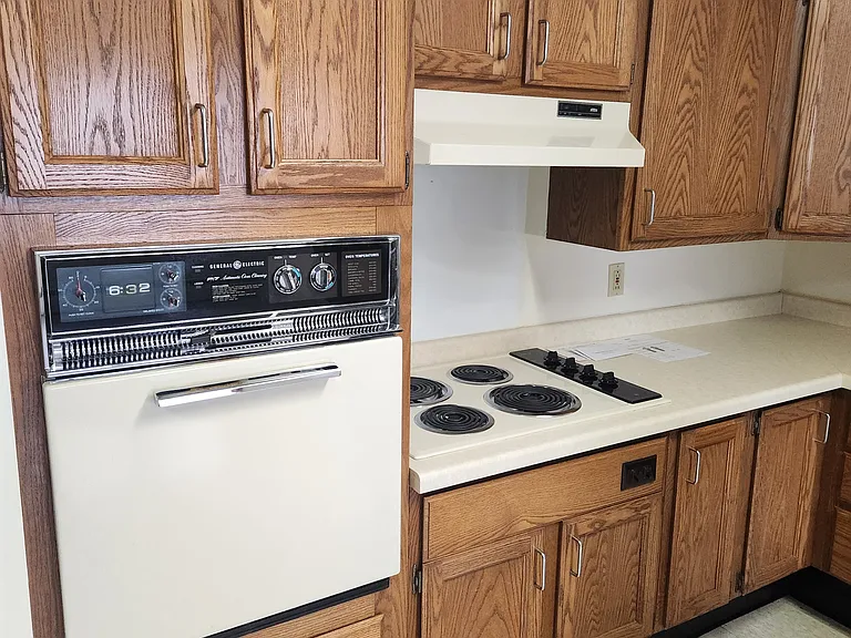 Parkview Apartments — Photo 3