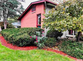 100 N 10th St, Clinton, IA 52732