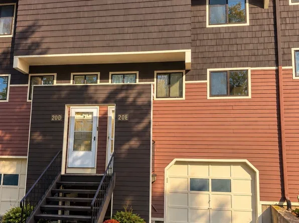 20 Stonegate Circle #E, Branford, CT 06405