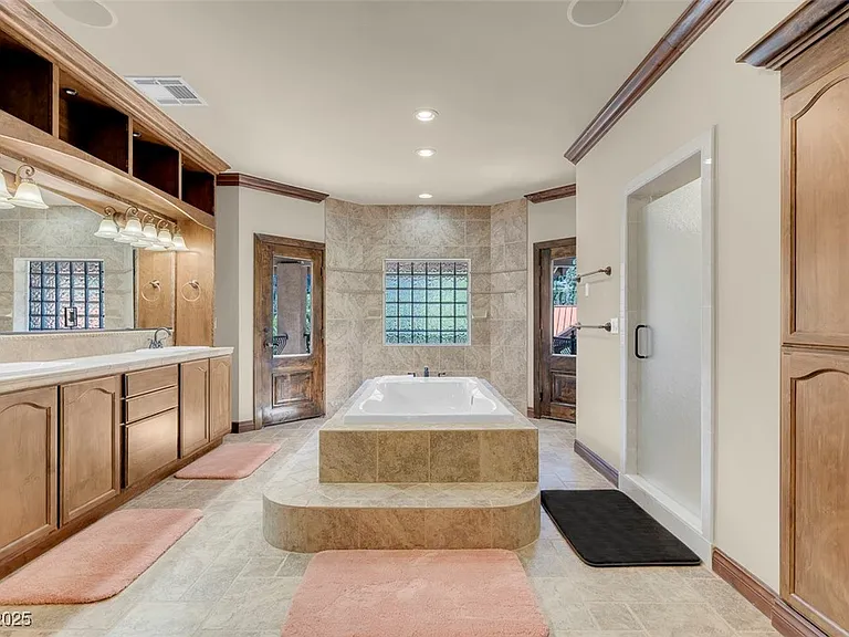 264 Crestview Dr — Photo 50