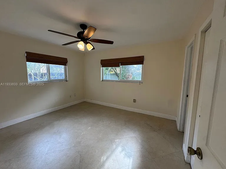 18600 SW 97th Ave — Photo 15