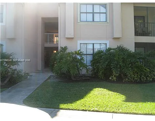 Building Photo - 15610 SW 105th Ln #605