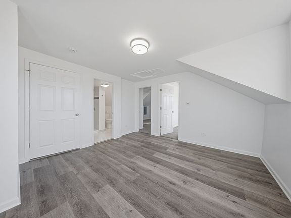 5th image of 835 Bishop Ave #2