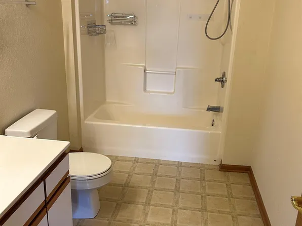 Falls Parc Apartments, 1001-1003 2026th, Sheboygan Falls, WI 53085