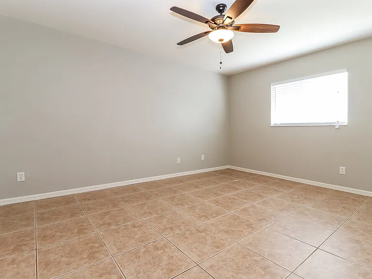 800 SW 8th Pl — Photo 8