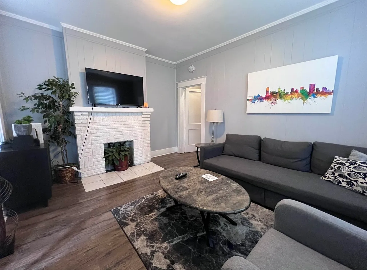 1 bed, 735 sqft, $1,200 — Photo 3