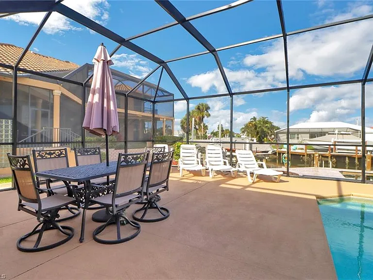 562 Goldcoast Ct — Photo 21