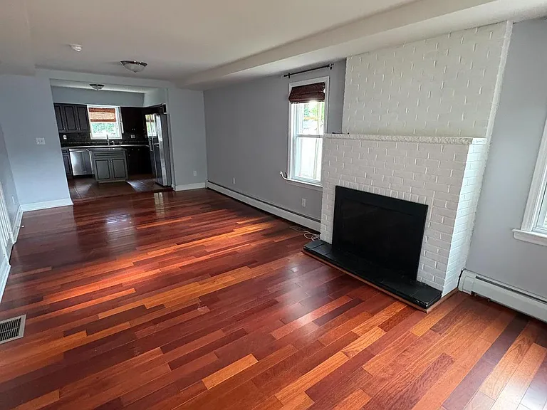 1300 Kings Hwy #1 — Photo 4