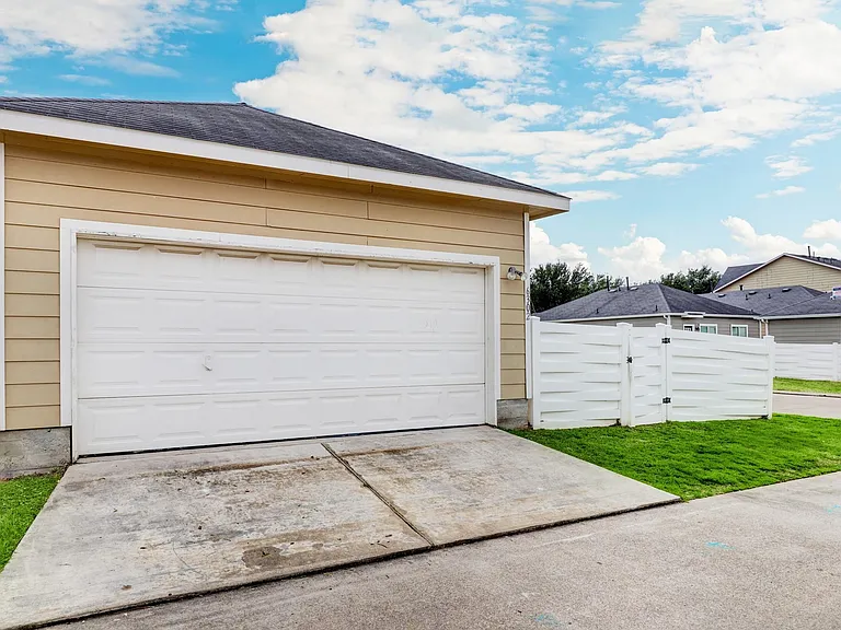 6302 Provident Green Dr — Photo 16