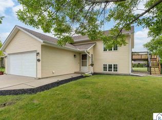 11 Fox Trl, North Mankato, MN 56003