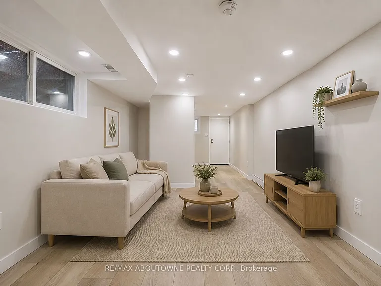 112 Claremont St #BASEMENT — Photo 11