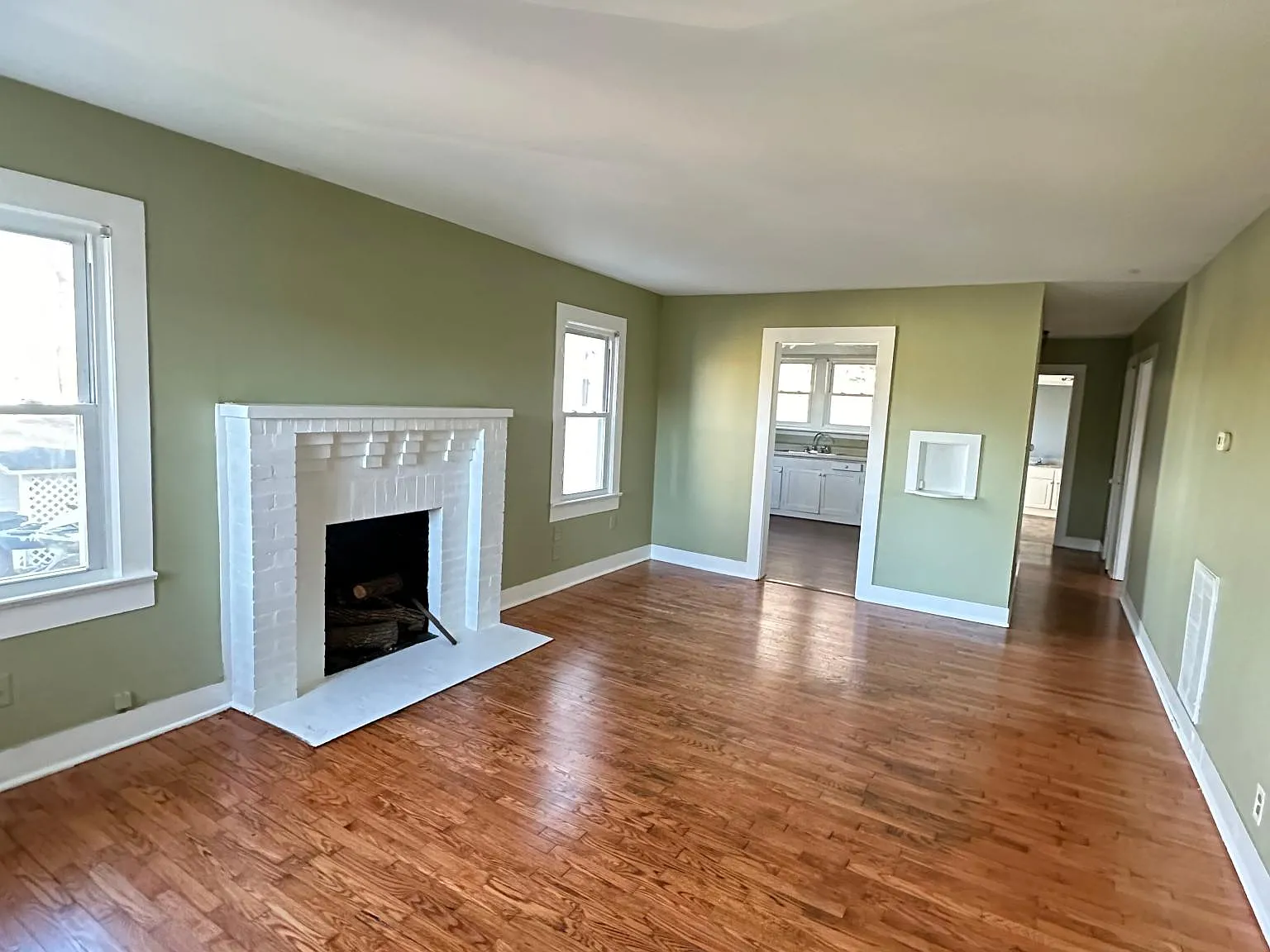 2 bed, 996 sqft, $1,575 — Photo 2