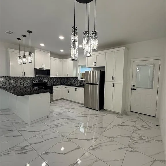 1215 Rosewood Ln #1 — Photo 3