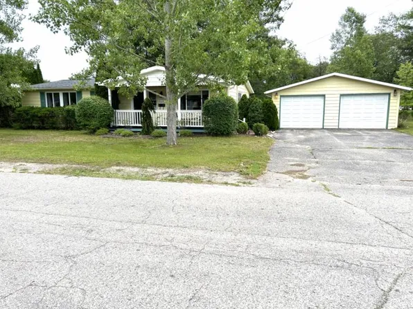 10620 Bissonette Dr, Oscoda, MI 48750