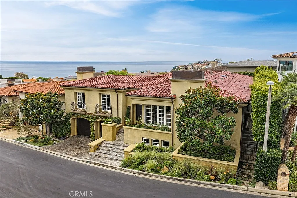 5 bed, 4.5 bath, 4851 sqft, $25,000 — Photo 1