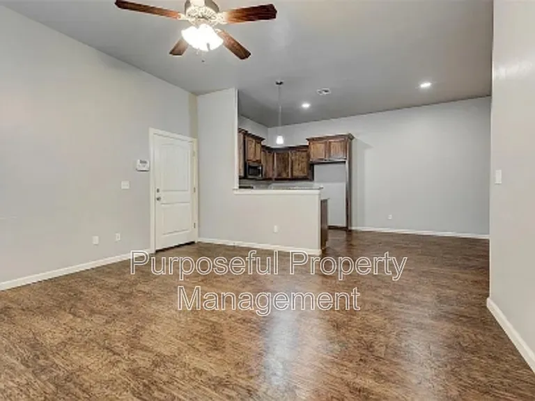 4313 Edinburg Way — Photo 14