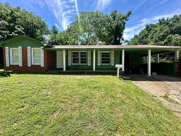 1121 Elizabeth Dr — Photo 1
