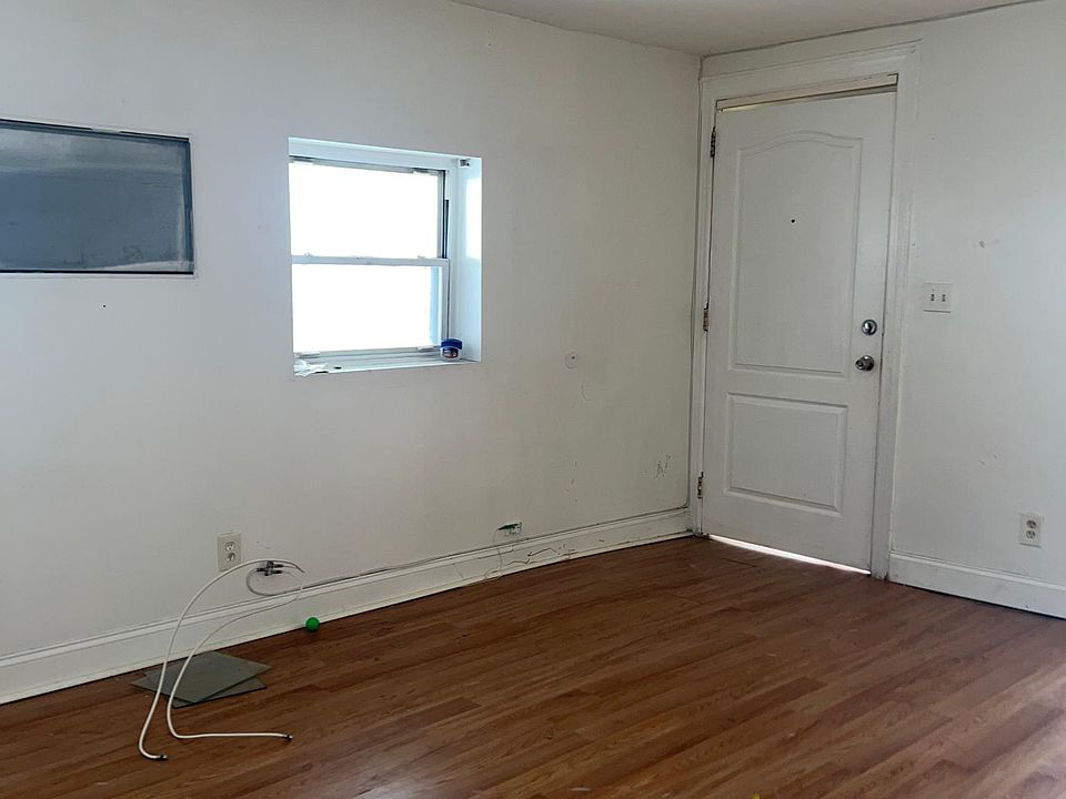 1st image of 2918 Lurting Ave Floor 1