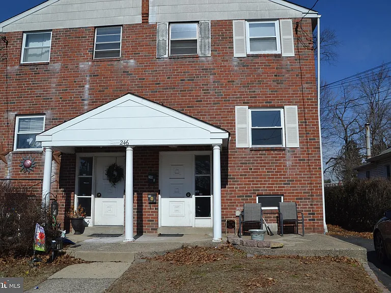 246 Ardmore Ave — Photo 2