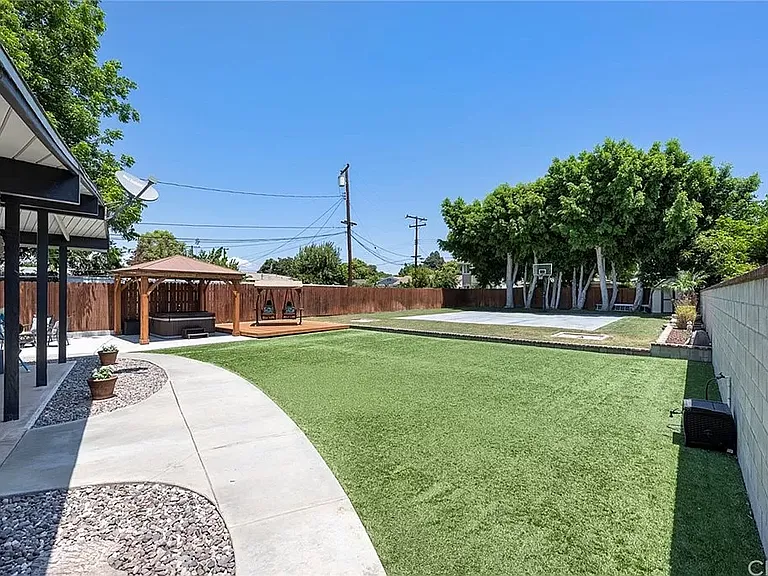 712 N Mountain View Pl — Photo 31