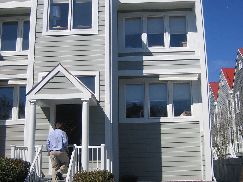 End unit, hardiboard exterior