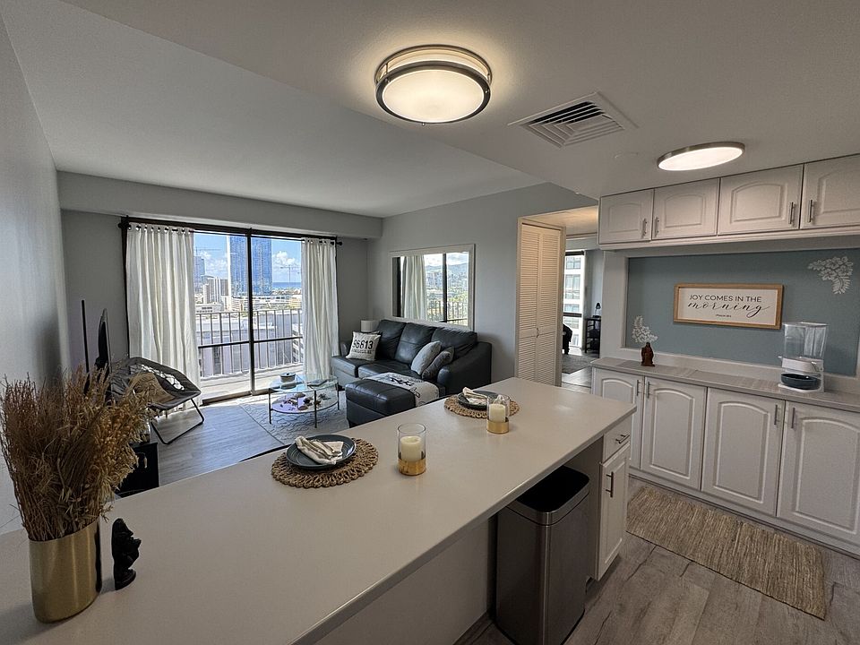 1st image of 225 Queen St #17B-1