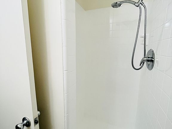 5th image of 5303 Newcastle Ave #15