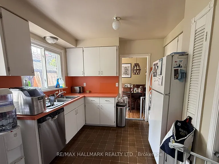 357 Monica Cres — Photo 7