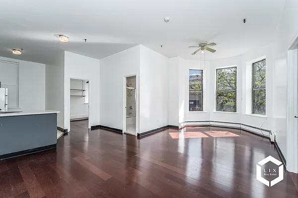 Rented by LIX Real Estate LLC | media 17