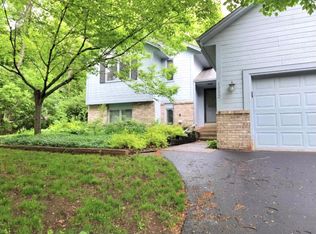 1052 Lakewood Dr S, Maplewood, MN 55119