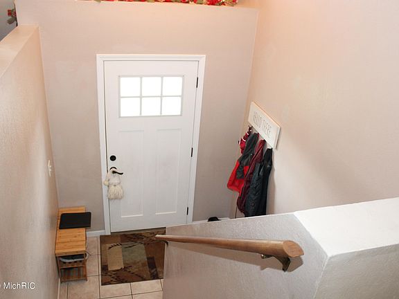 3rd image of 6575 Fredonia Cir