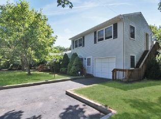 5 N Westbury Rd, Hampton Bays, NY 11946