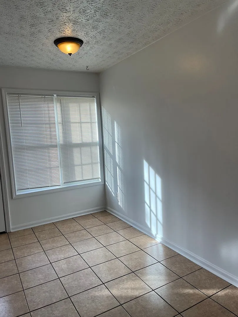 3 Bedroom / 2 Bathroom House — Photo 4
