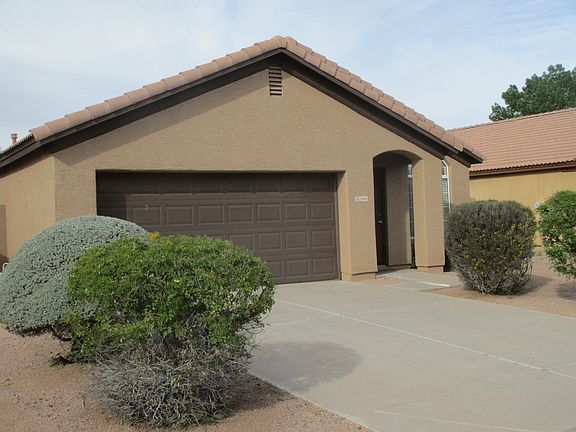 Front of House - 2 car garage