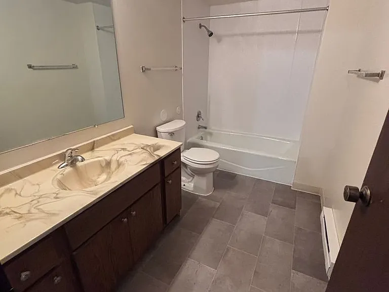 2050 Meadow Ln #1-12 — Photo 2