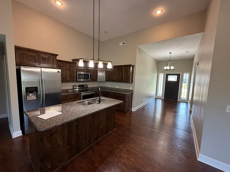 1229 Cypress Ct — Photo 3