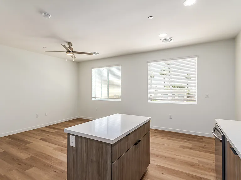 1818 W Earll Dr — Photo 61