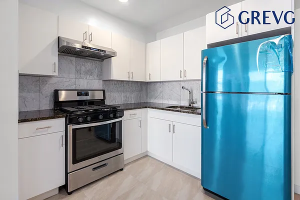 Sold by Global Real Estate Ventures Group LLC | media 10