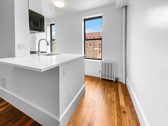 4th image of 455 Hudson St APT 31