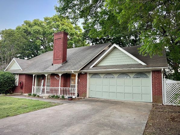 523 Highland Oaks Dr