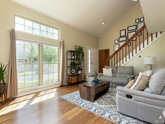 3rd image of 1016 N Knollwood Dr